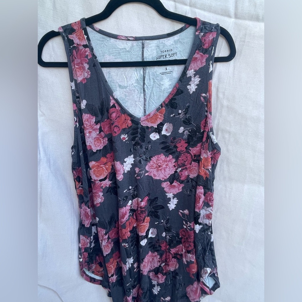Torrid Black Sleeveless Floral Tank Top
